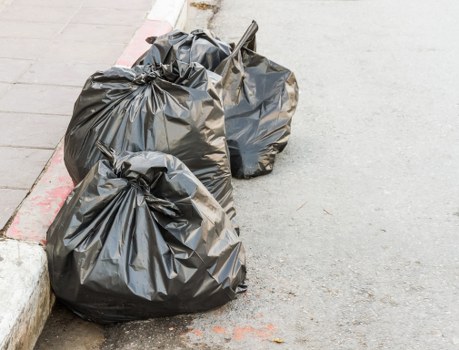 Shoreditch homeowner choosing waste removal service